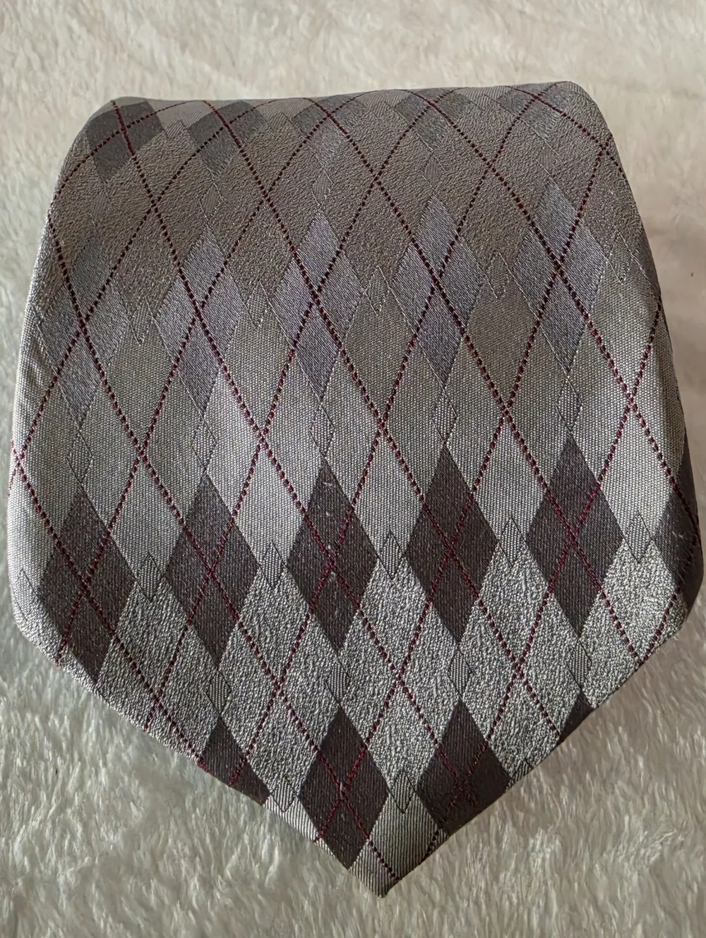 Vintage Geoffrey Beene Mens 100% Silk Necktie Silver Gray Red Diamond Argyle Tie